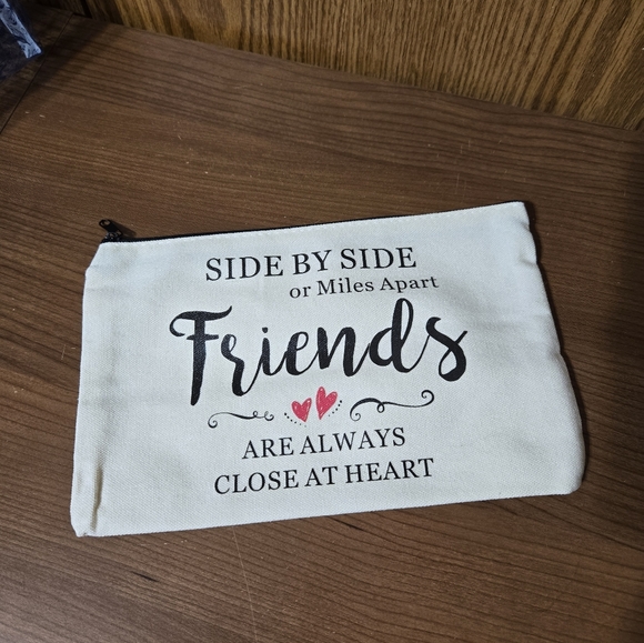 Nwt cosmetic bag - Picture 5 of 5